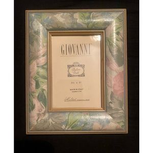 Vintage Giovanni Italian Gold Wood Frame, 3 1/2X 5” very good condition